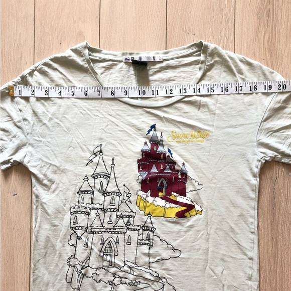 Uniqlo x Undercover Disney Snow White T Shirt Size S - Picture 2 of 11